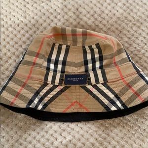 Burberry golf hat